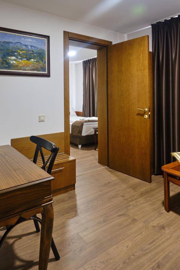 Hotel Splendid Pleven Ngoại thất bức ảnh