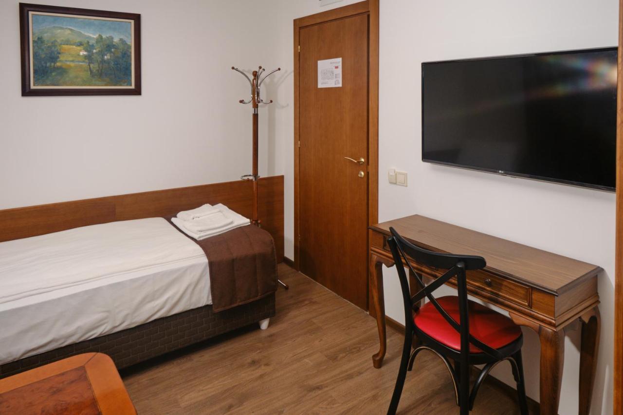Hotel Splendid Pleven Ngoại thất bức ảnh