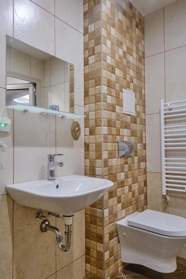 Hotel Splendid Pleven Ngoại thất bức ảnh